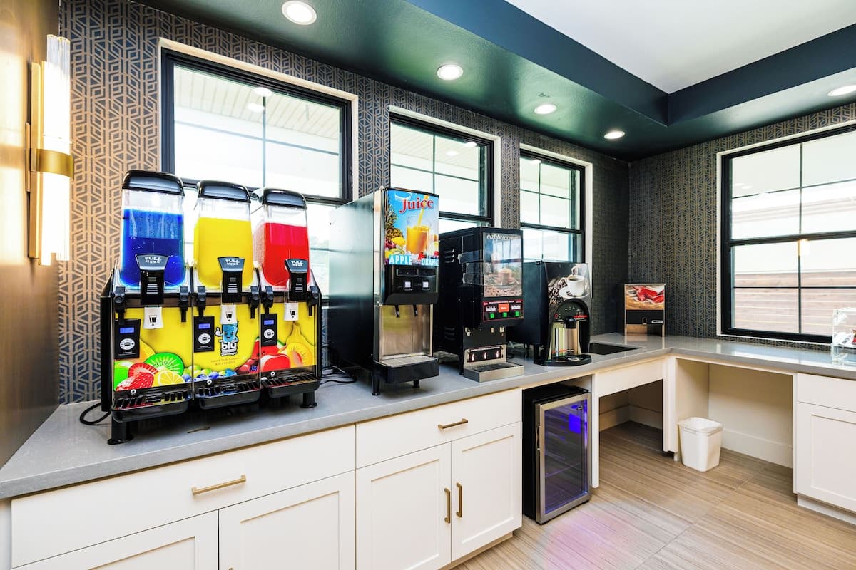 Palace Inn Blue I45 & Edgebrooke