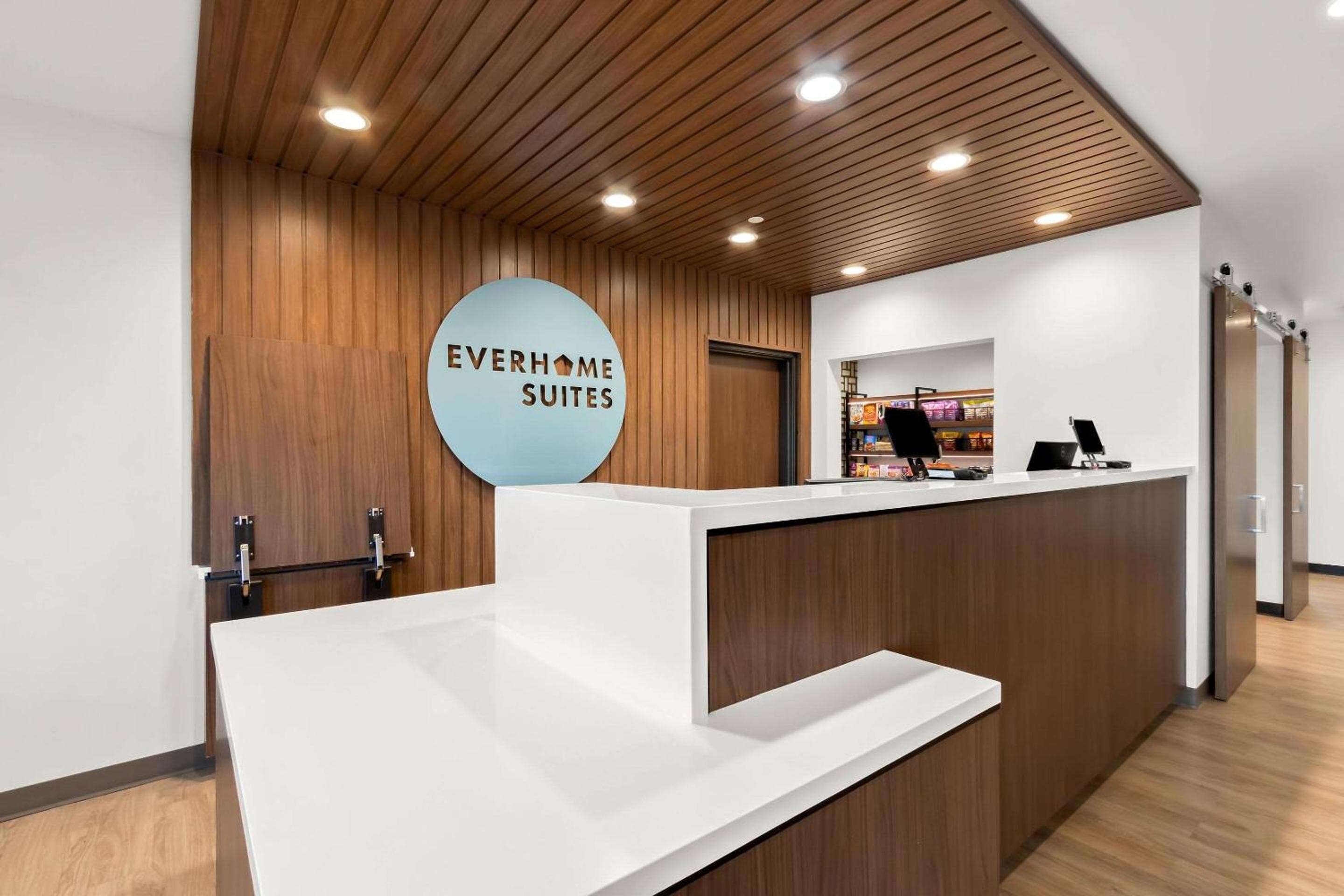 Everhome Suites Glendale Sports Entertainment District