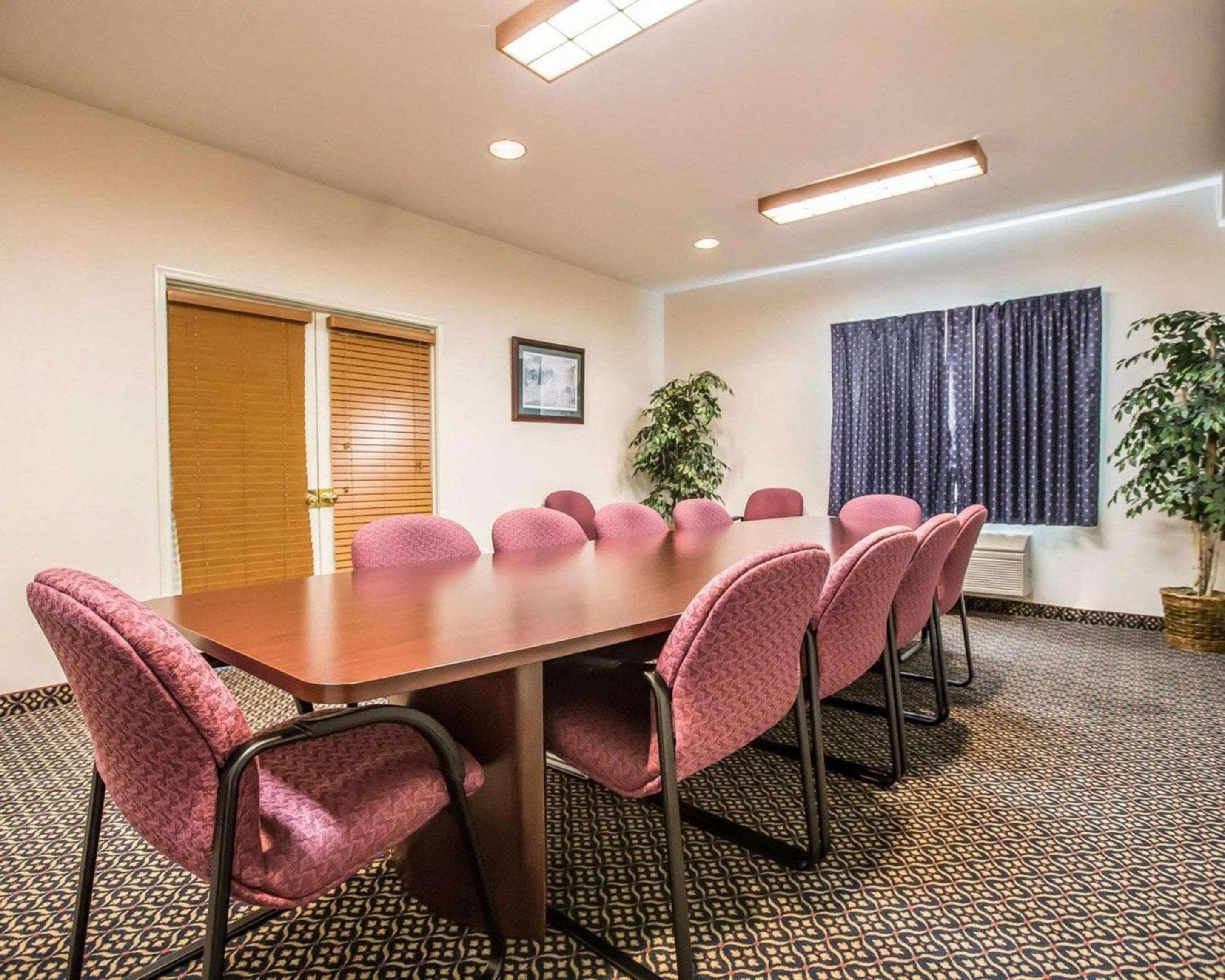 Quality Inn & Suites Dixon near I-88