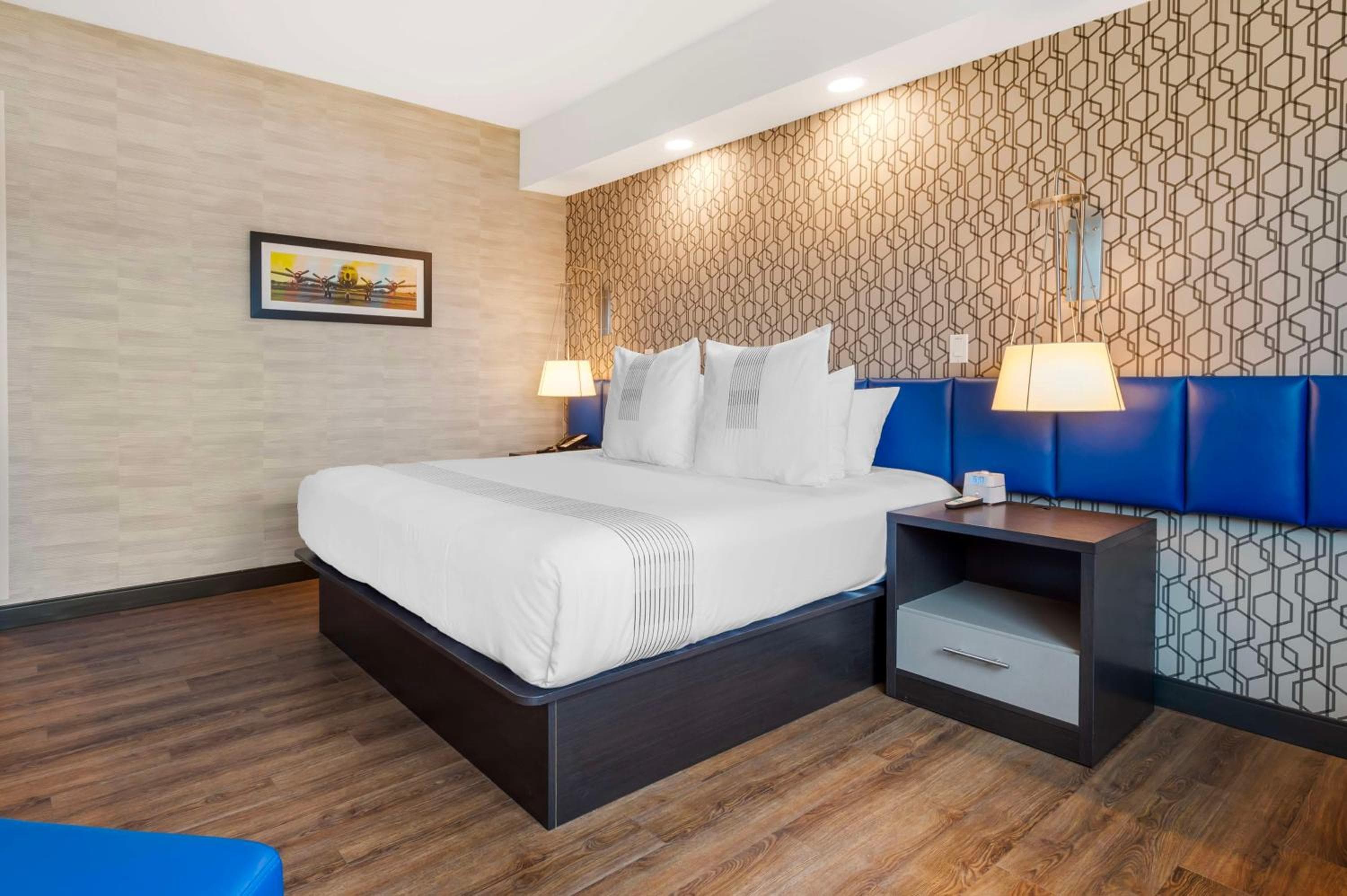 GLō Best Western Kanata Ottawa West