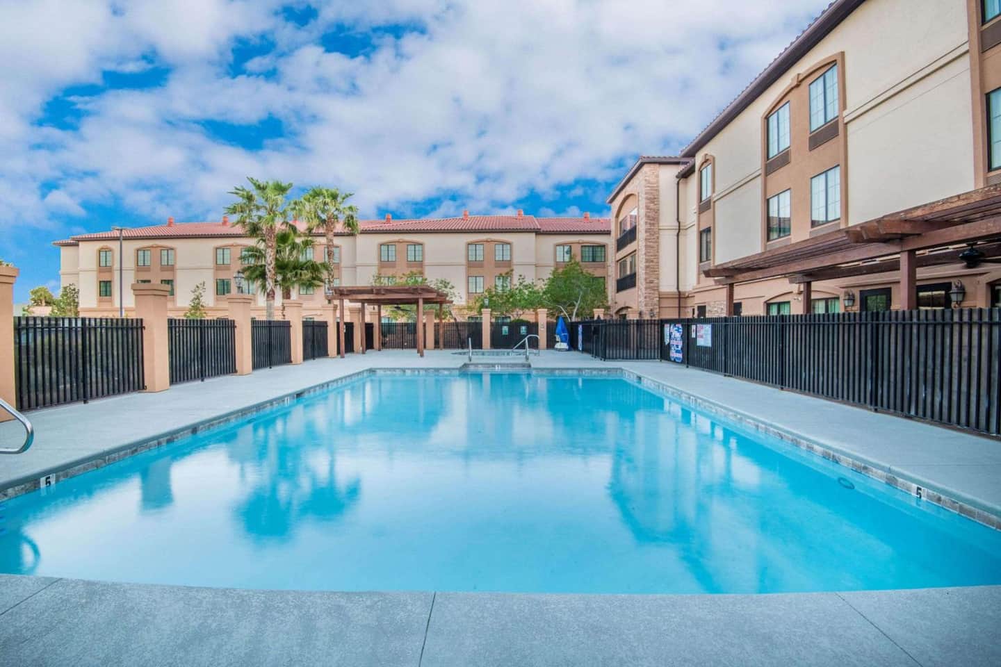 La Quinta Inn & Suites by Wyndham Las Vegas Airport South