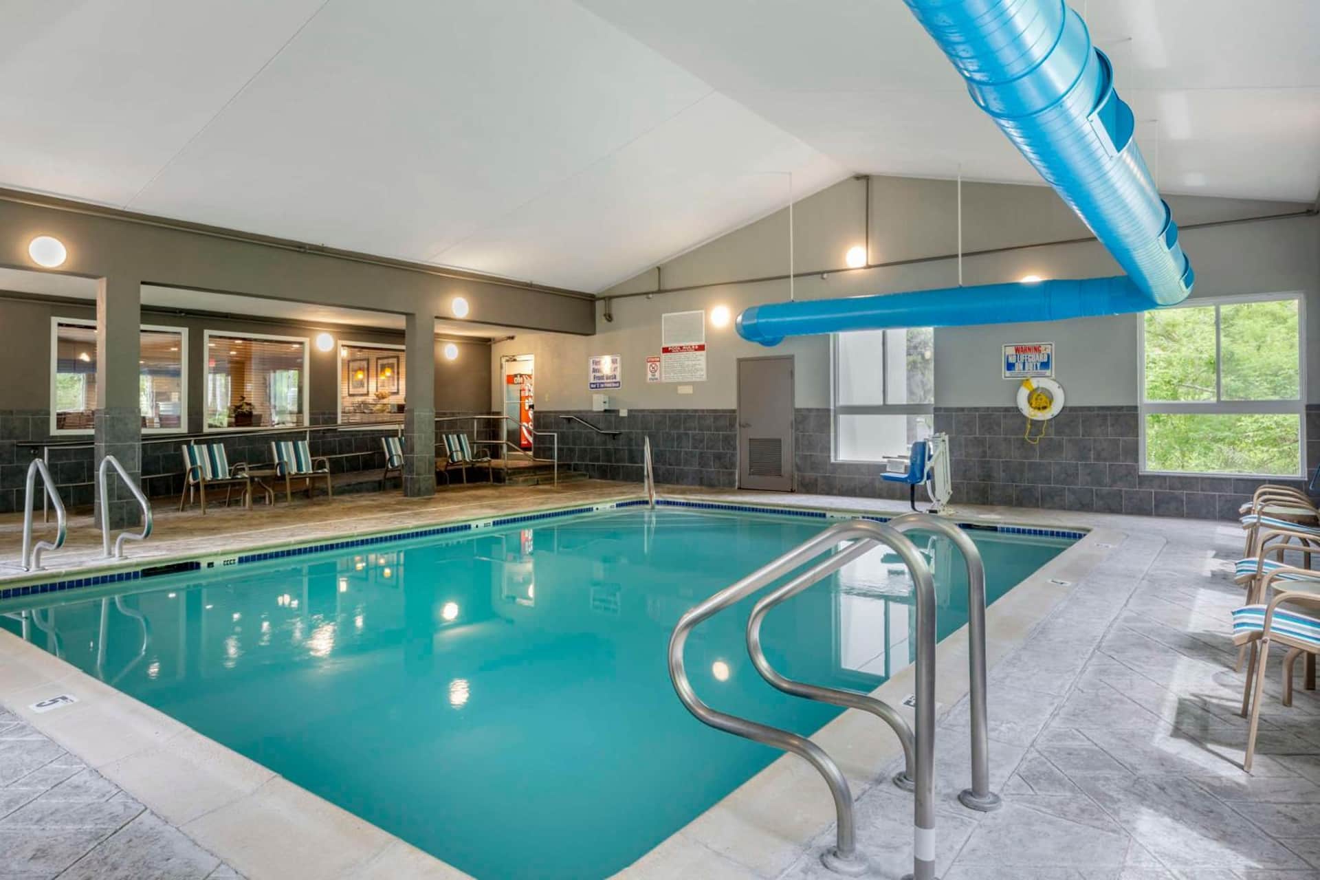 Best Western PLUS NEW ENGLAND INN & SUITES