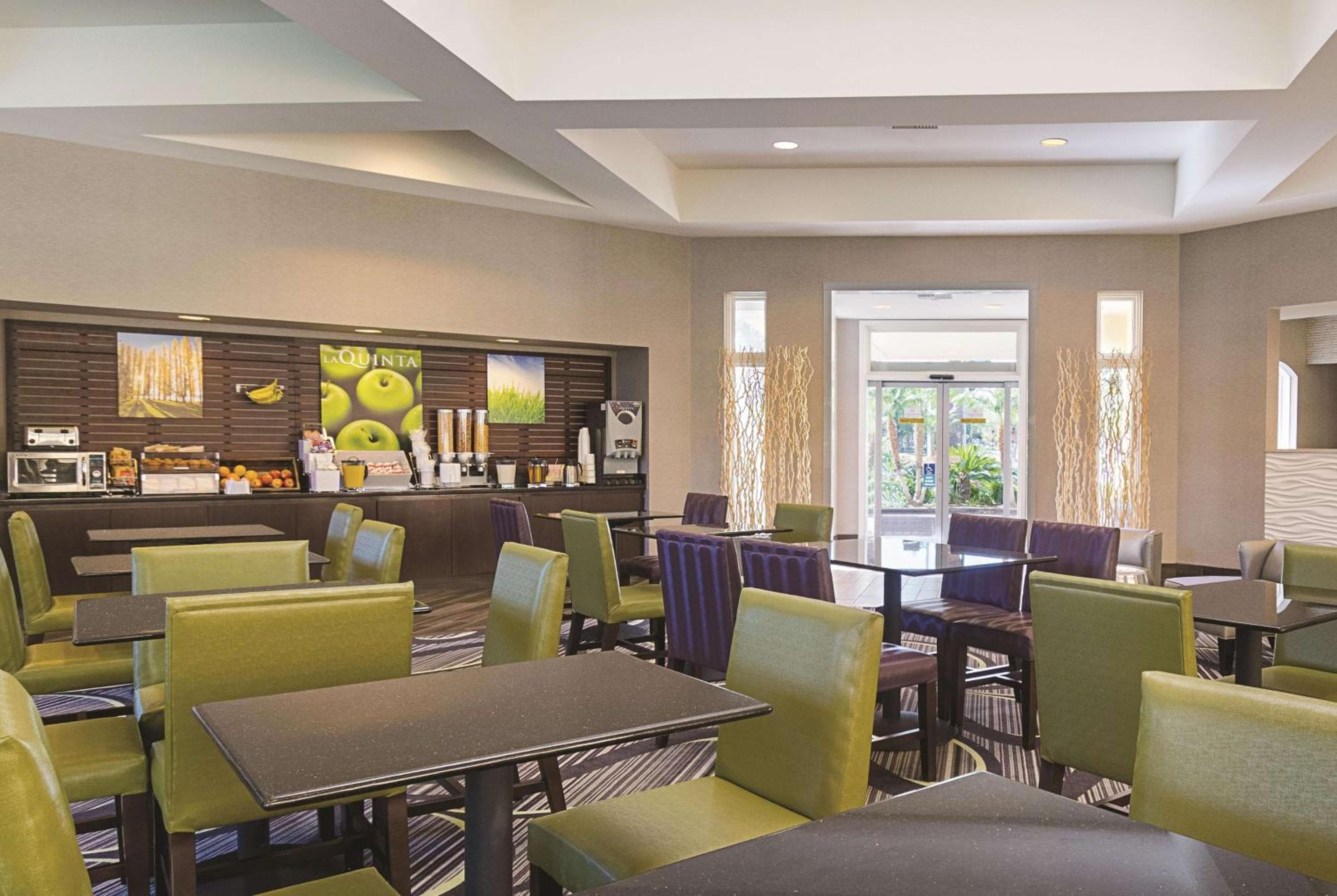 La Quinta Inn & Suites by Wyndham Ontario Airport