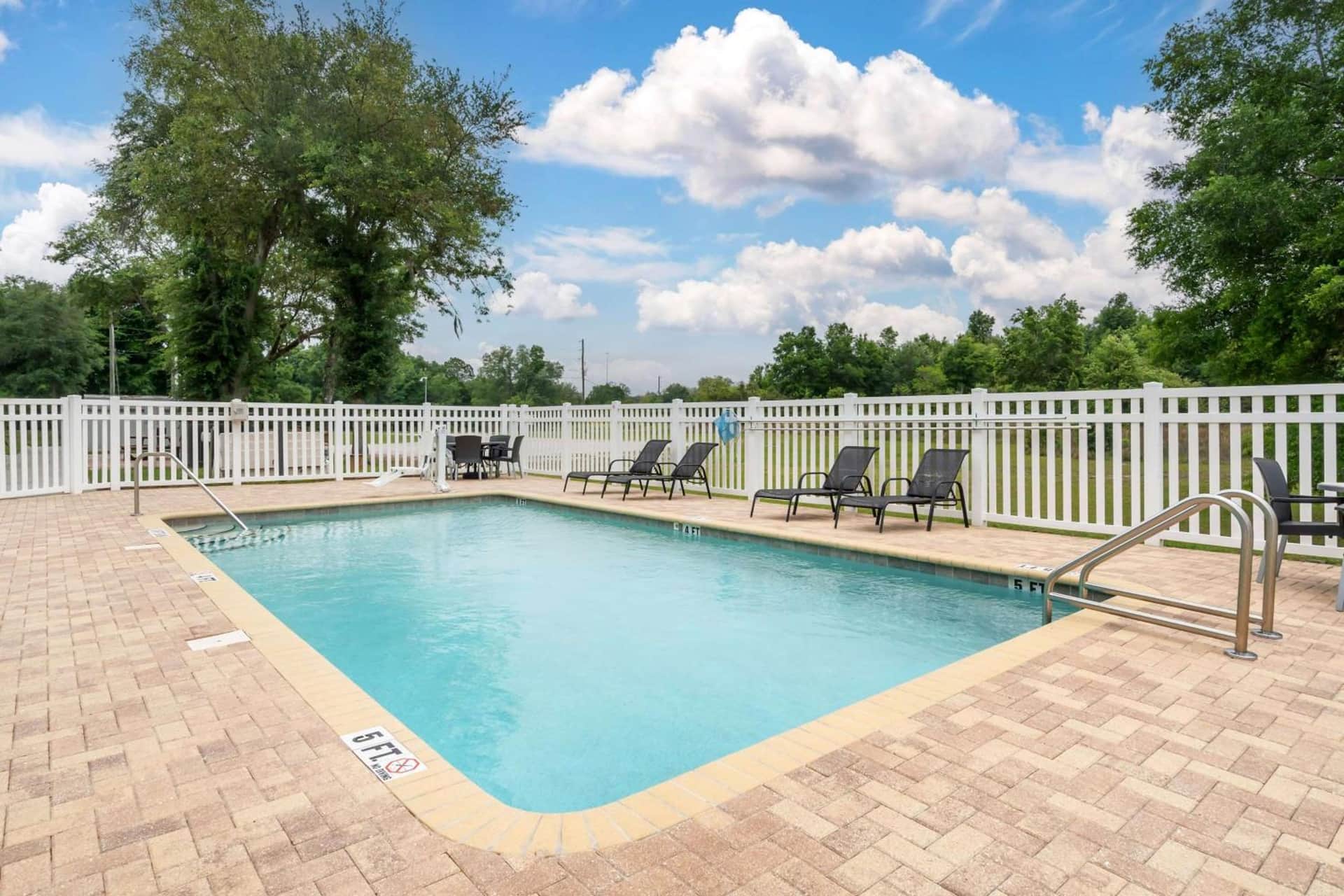 Microtel Inn & Suites by Wyndham Brooksville
