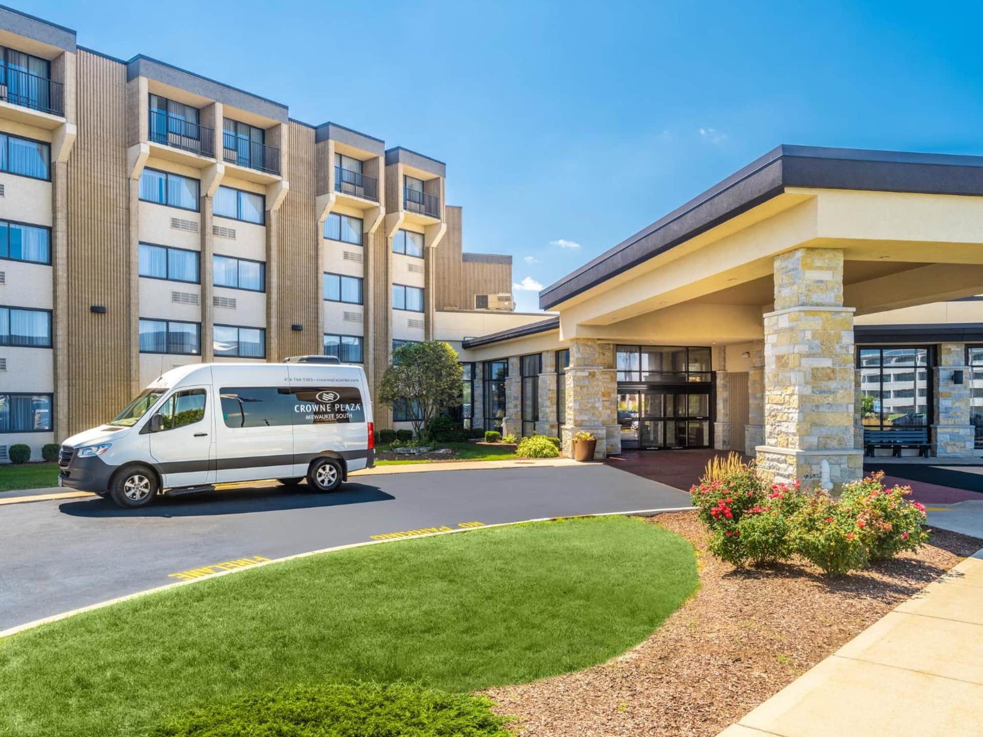 Crowne Plaza Milwaukee Airport by IHG