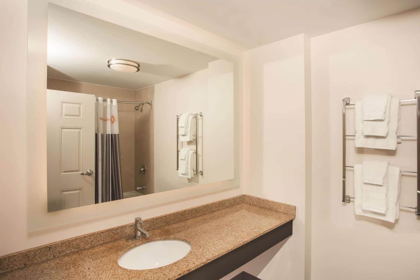La Quinta Inn & Suites by Wyndham Chicago Downtown