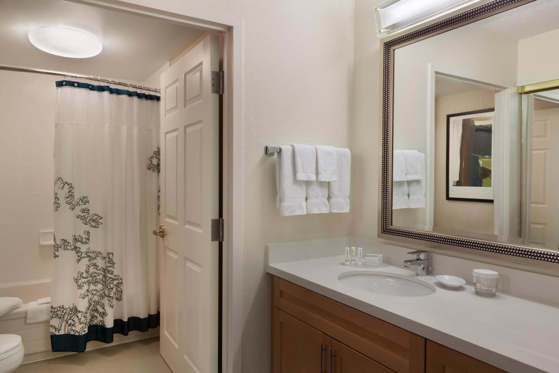 Cambridge Suites Mississauga