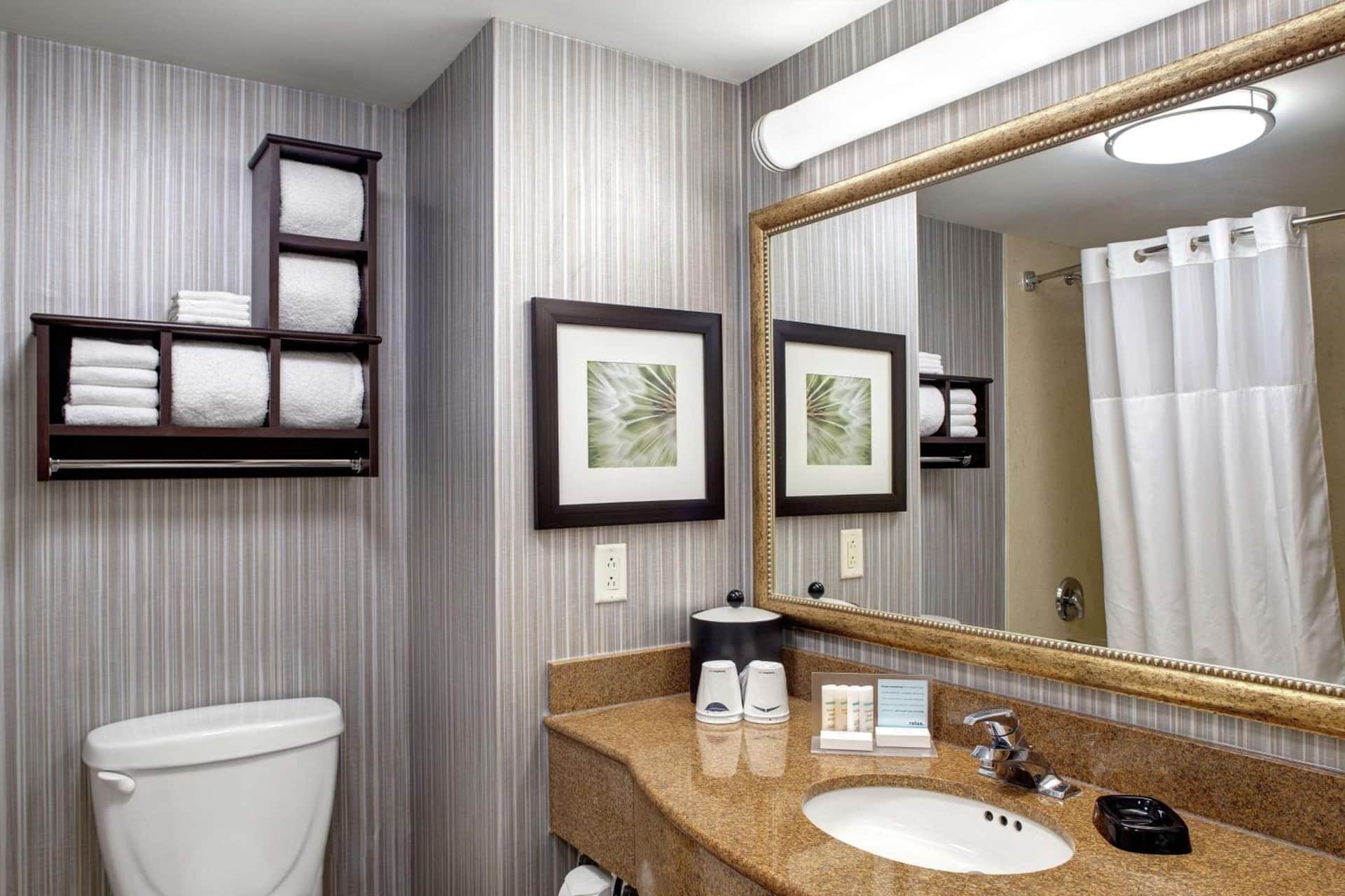 Hampton Inn & Suites by Hilton Toronto Airport