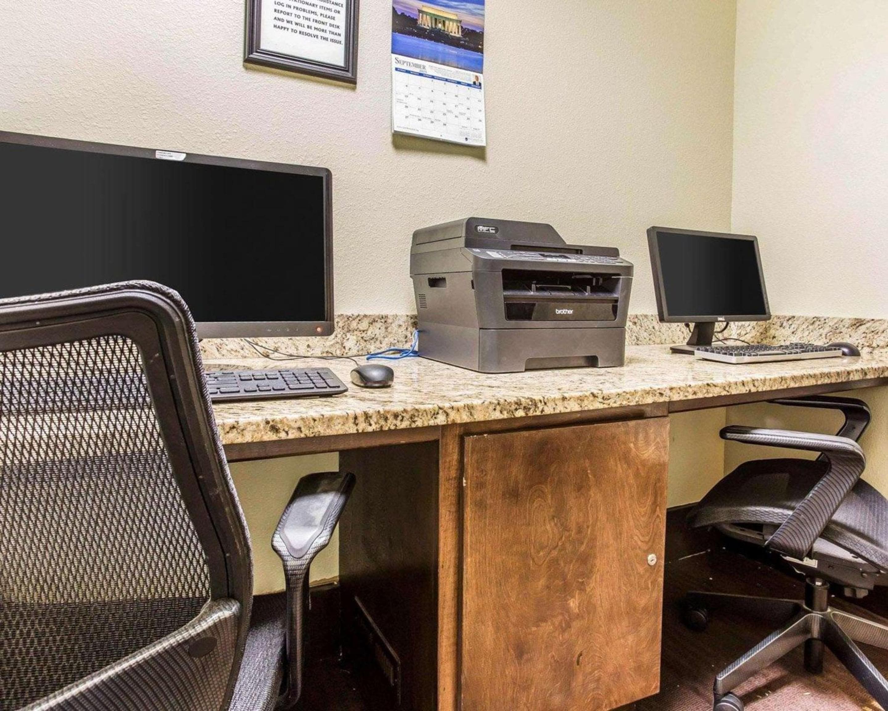 Comfort Inn & Suites – Ballpark Area