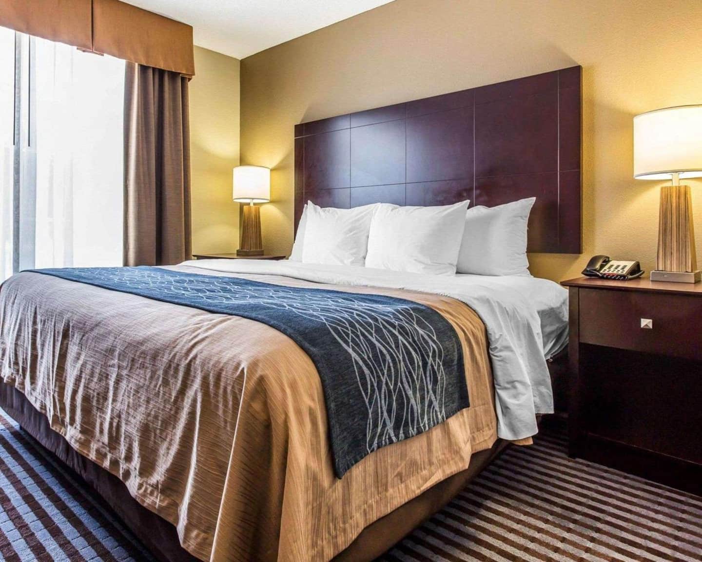 Comfort Inn & Suites – Ballpark Area