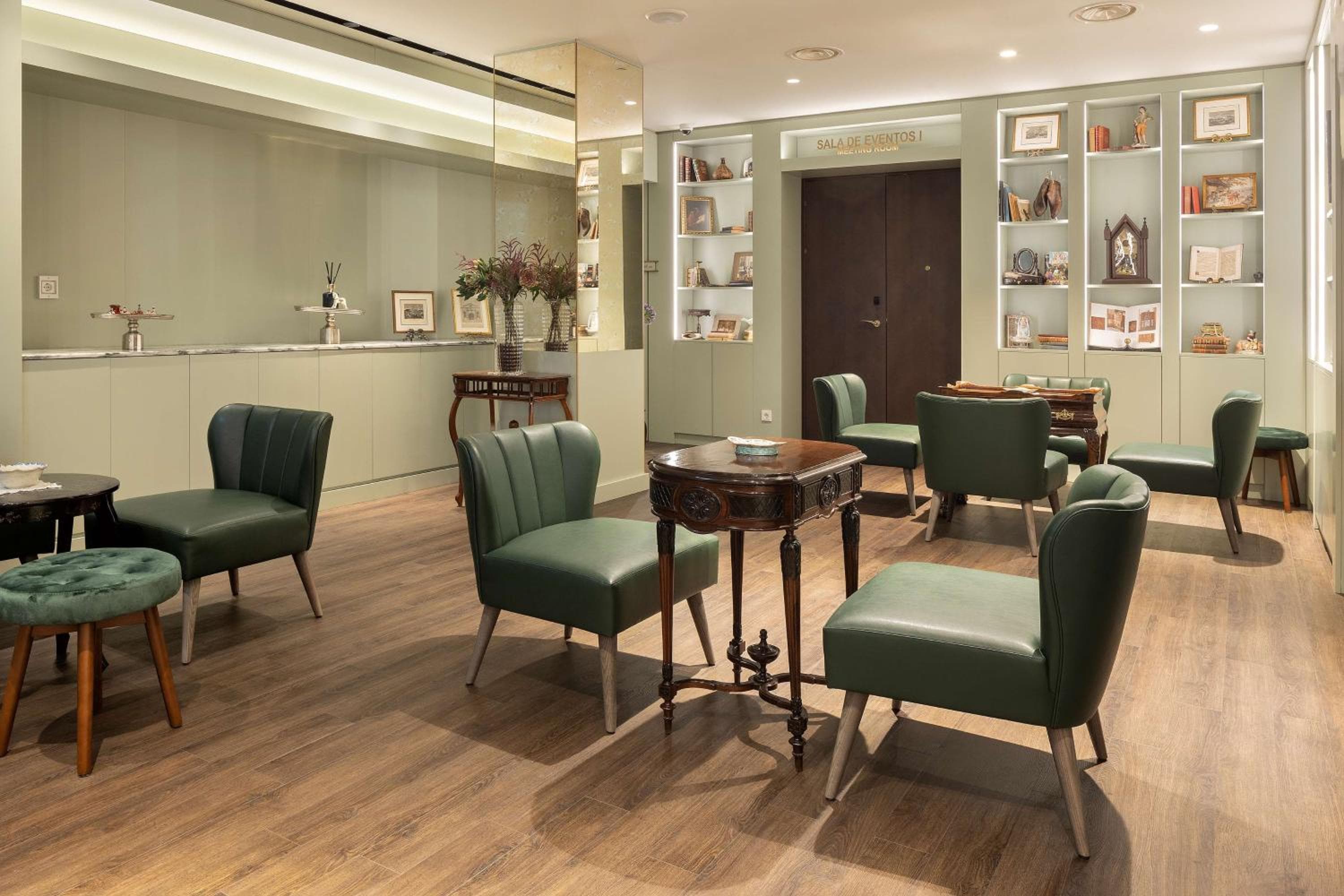 The Emerald House Lisbon Curio Collection By Hilton