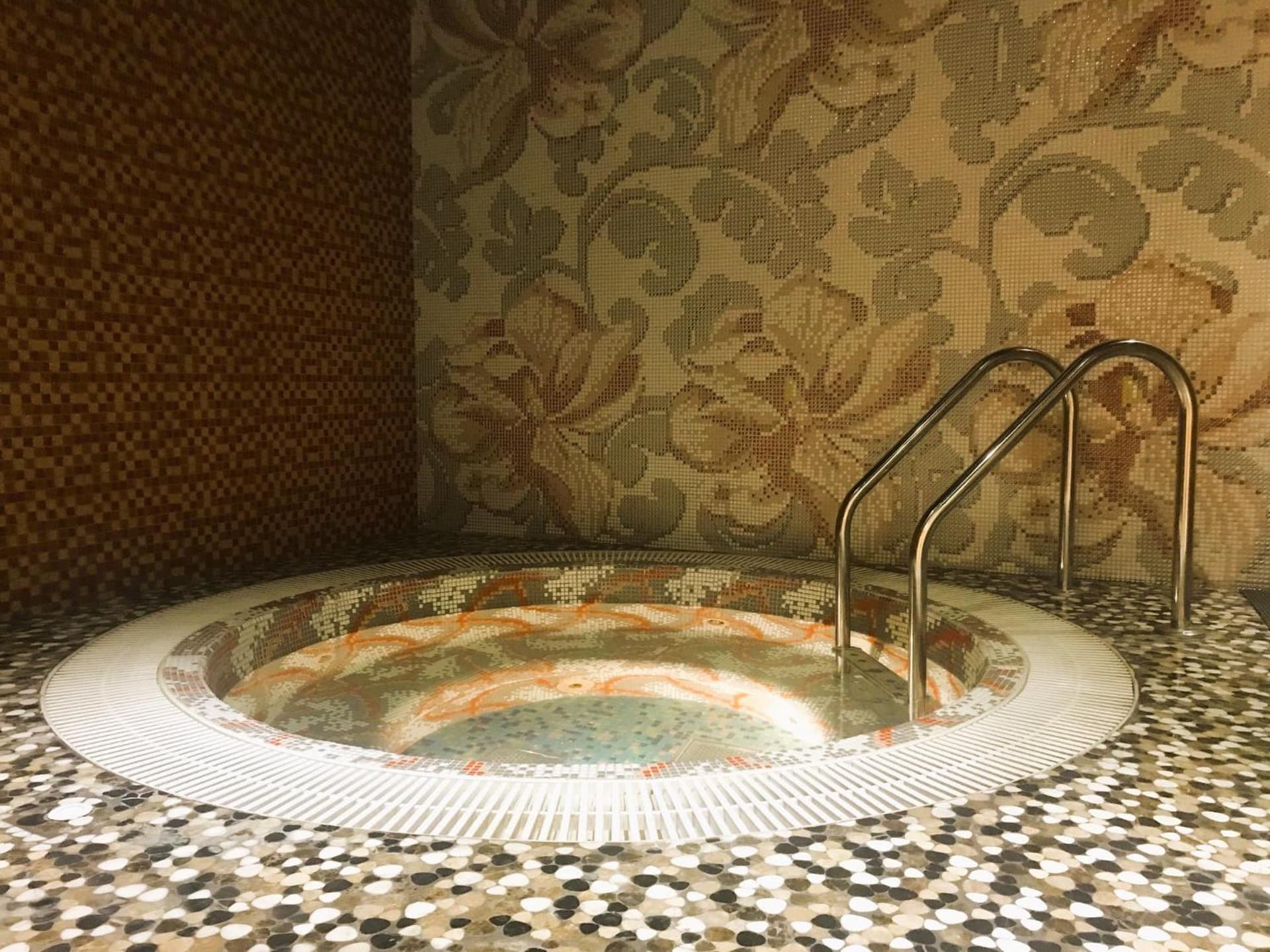 Royal Rose Hotel Abu Dhabi, Curio Collection by Hilton
