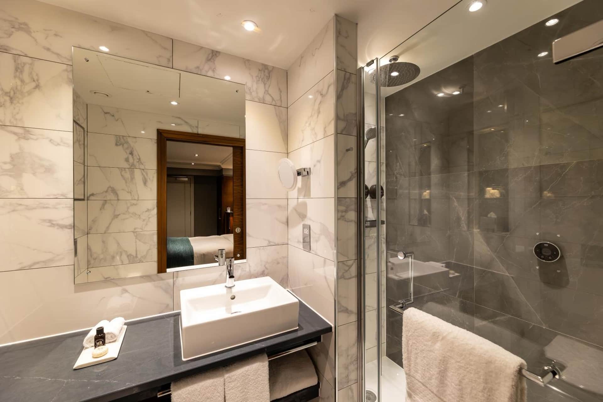 100 Queen's Gate Hotel London Kensington, Curio Collection by Hilton