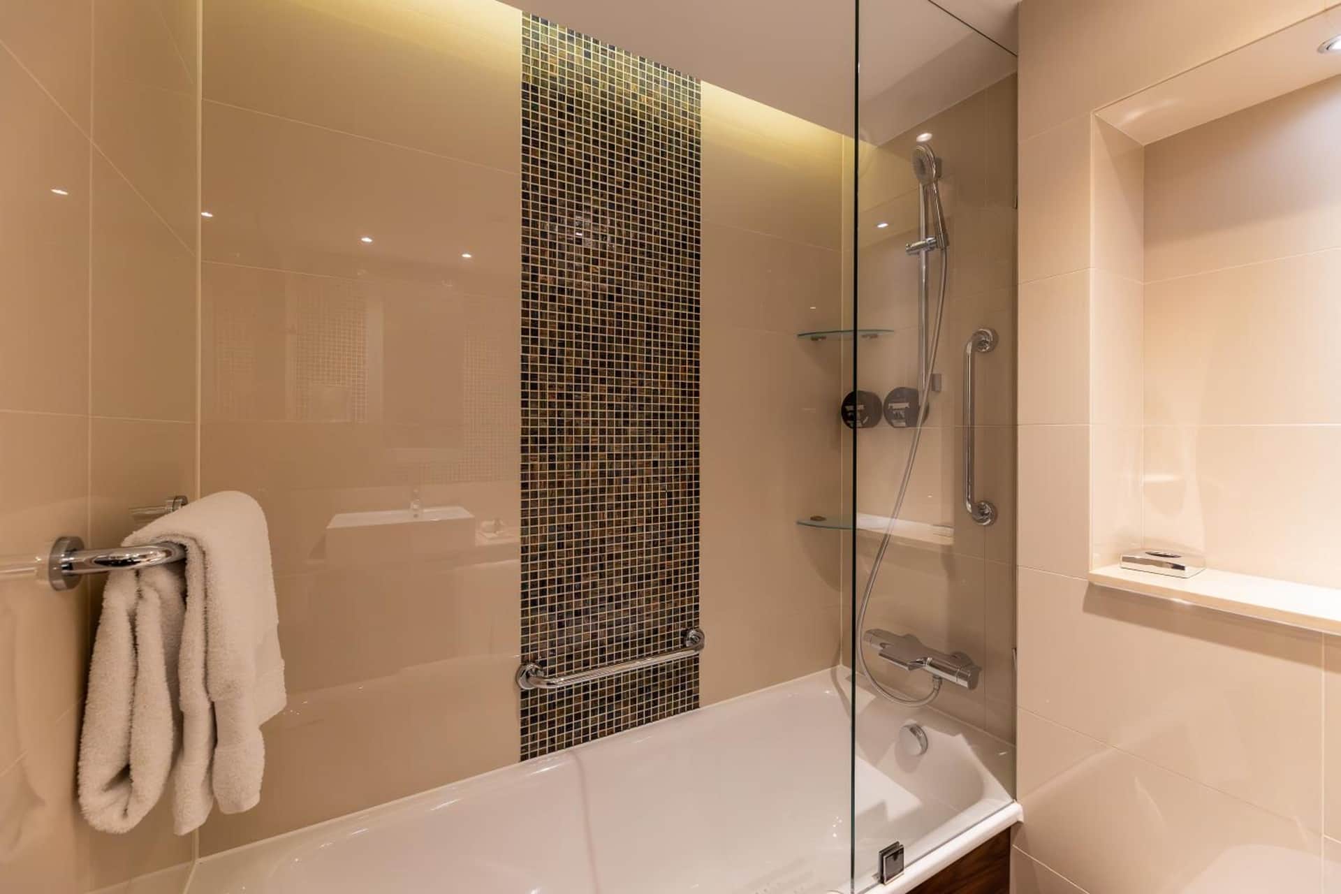 100 Queen's Gate Hotel London Kensington, Curio Collection by Hilton