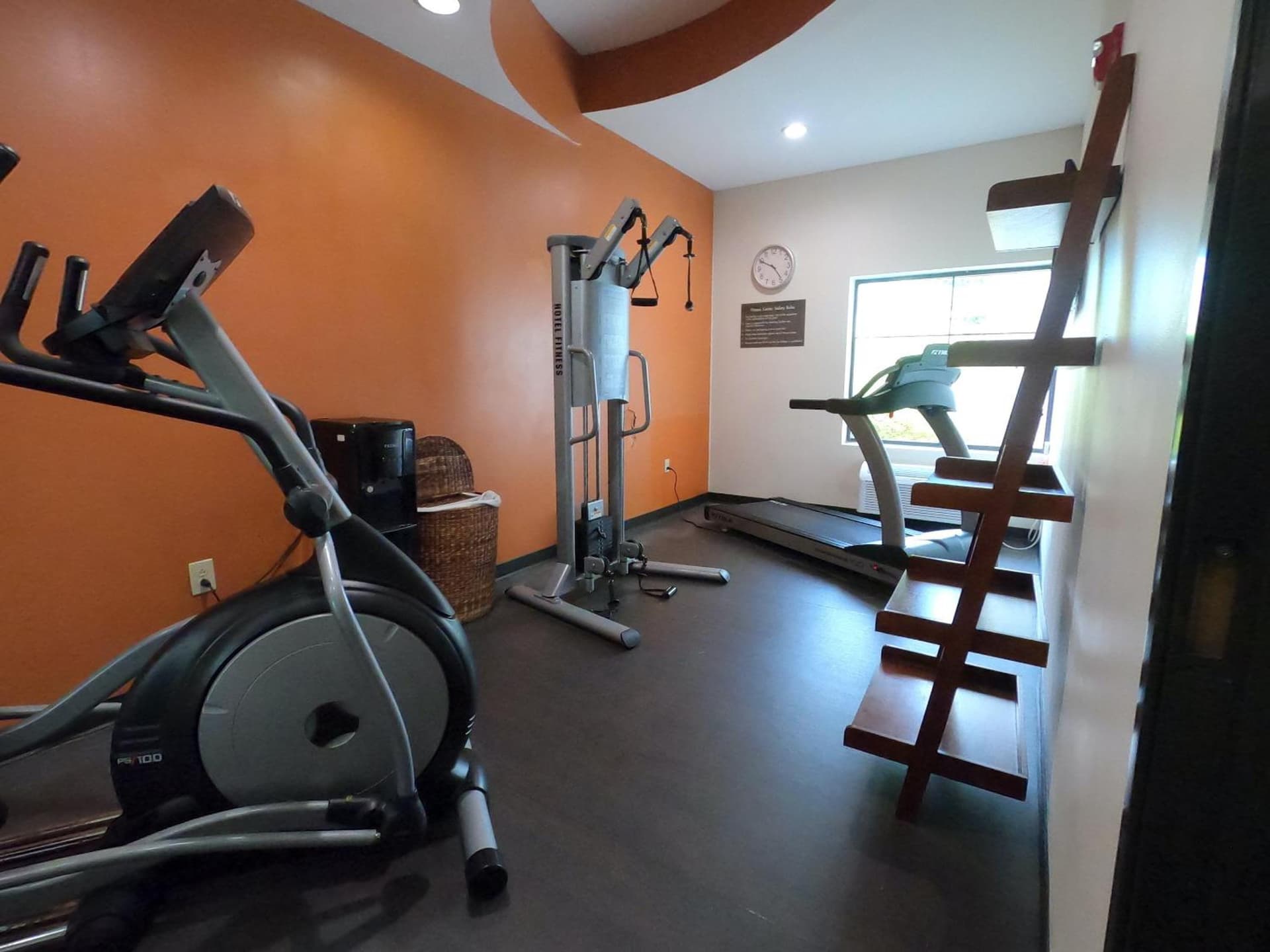 HomeTowne Studios & Suites by Red Roof Washington