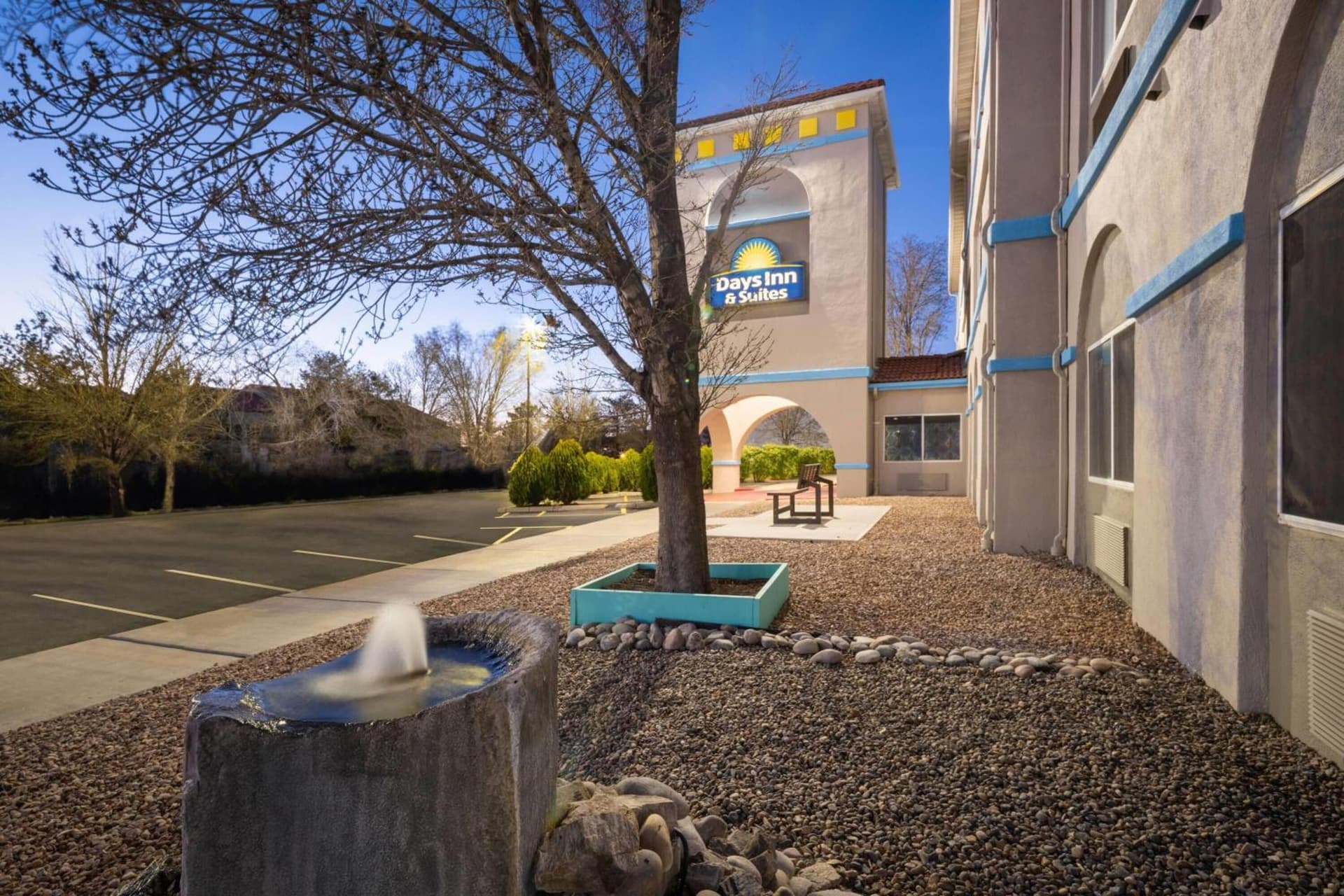 Days Inn & Suites by Wyndham Airport Albuquerque