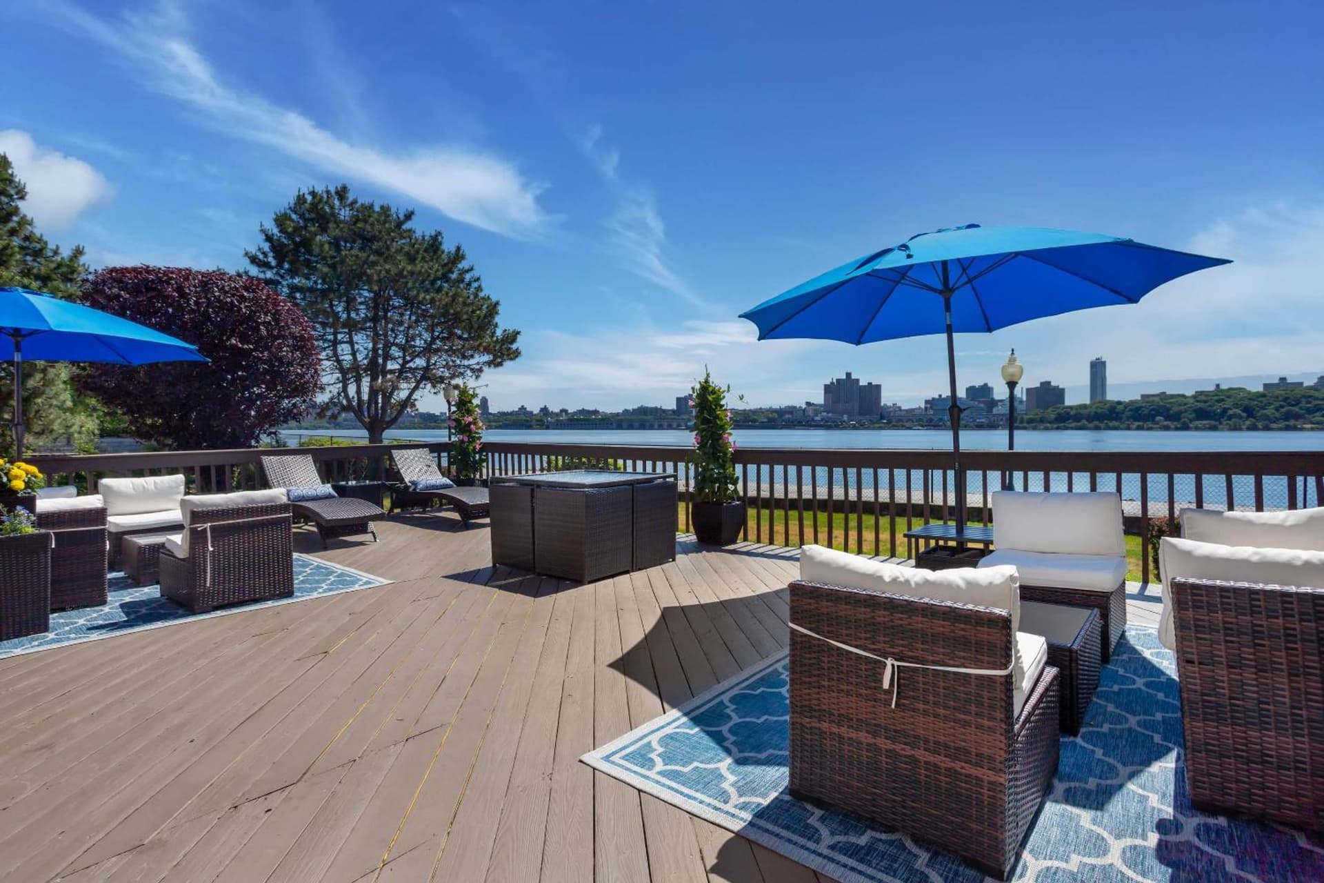Comfort Inn Edgewater on Hudson River