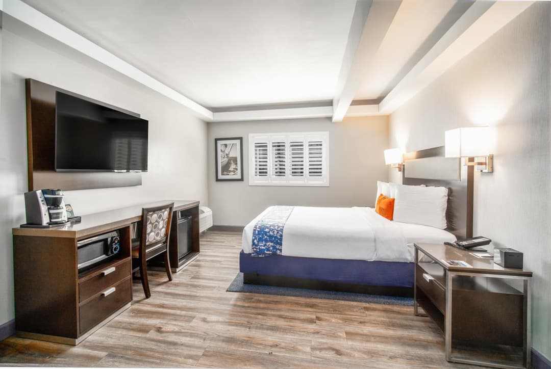 Inn at 50 - Long Beach Convention Center