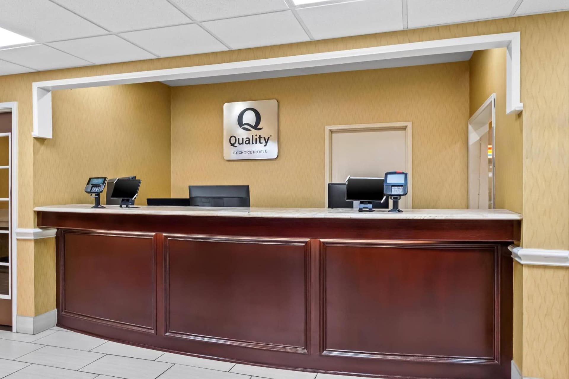 Quality Inn & Suites Airport North - Stone Oak