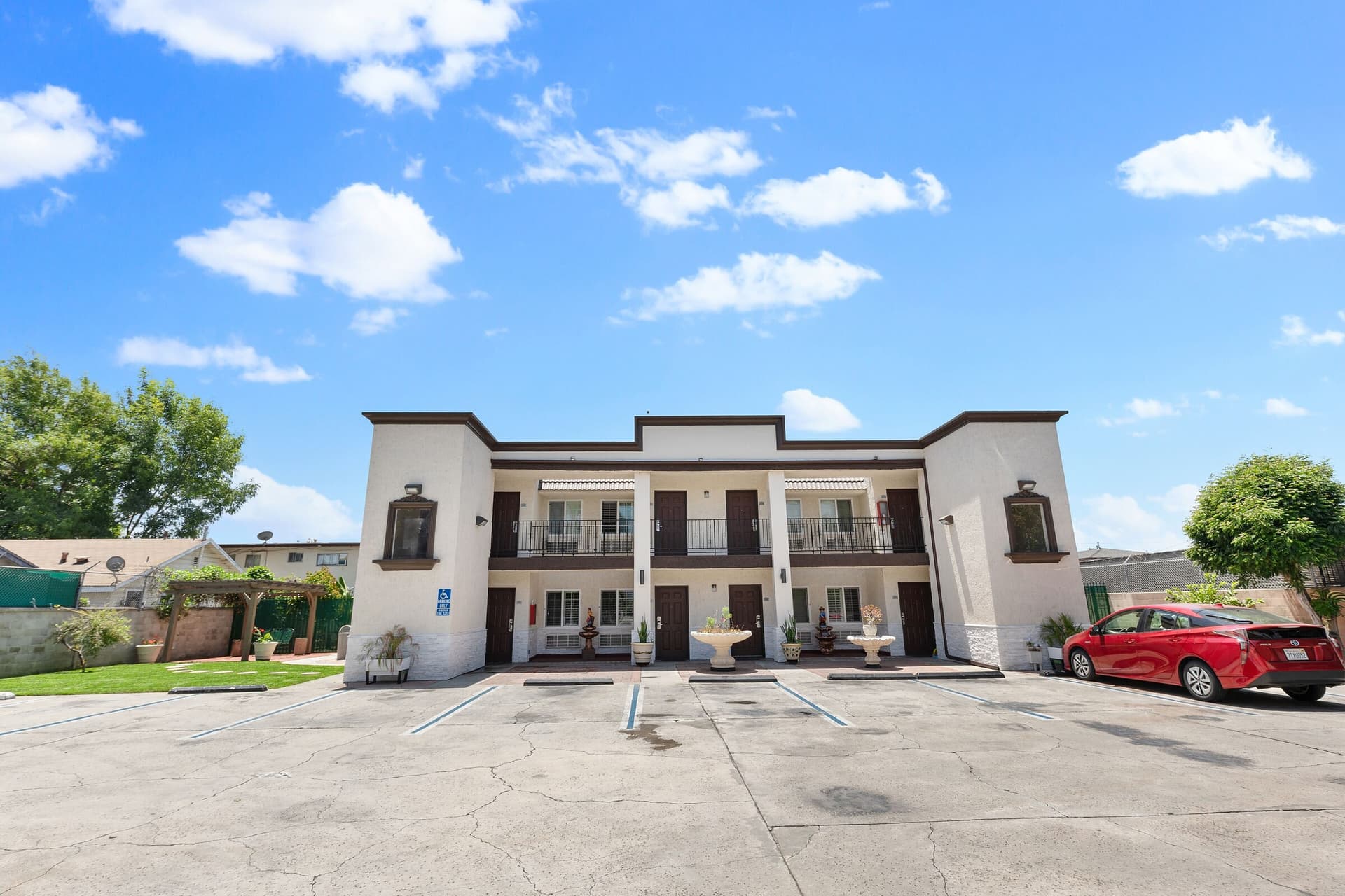 Le Blanc Inn & Suites