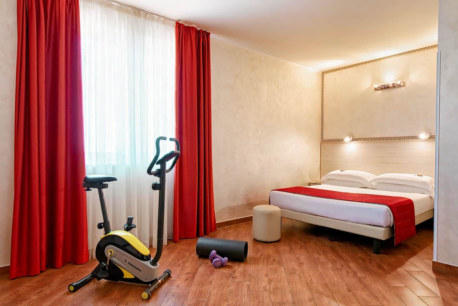Simon Hotel