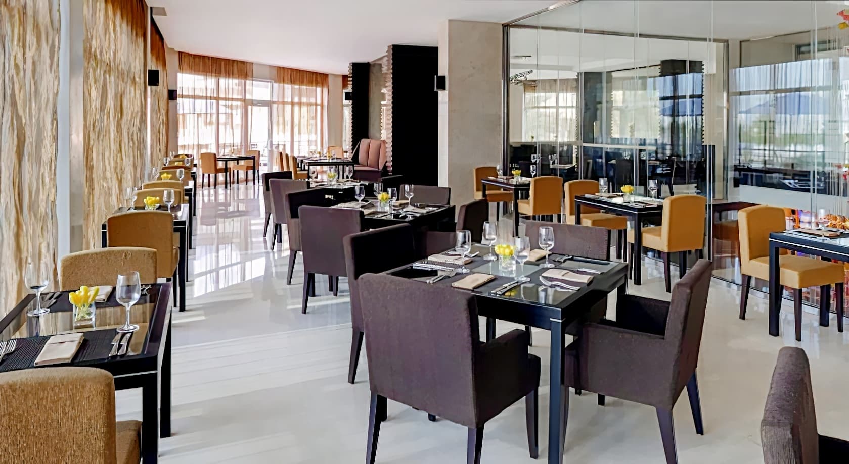 Mövenpick Hotel Jumeirah Lakes Towers